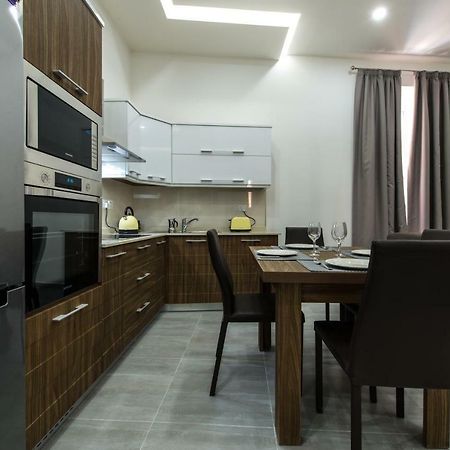 Hacienda Apartments Слима Екстериор снимка