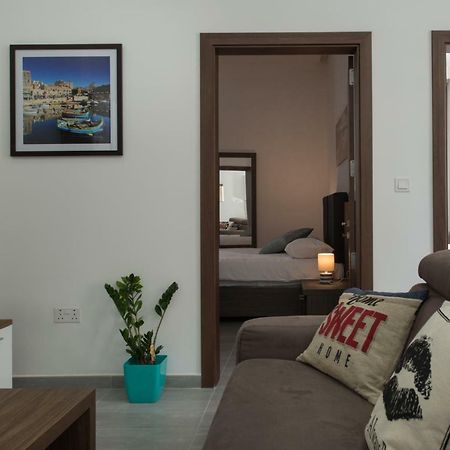 Hacienda Apartments Слима Екстериор снимка