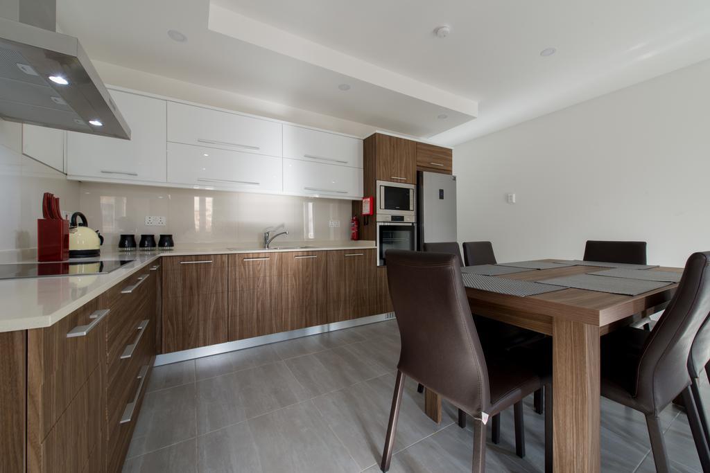 Hacienda Apartments Слима Екстериор снимка