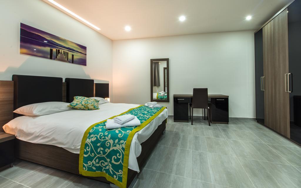 Hacienda Apartments Слима Екстериор снимка