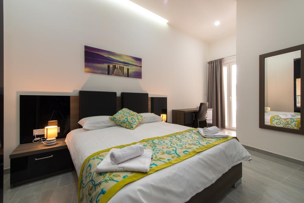 Hacienda Apartments Слима Екстериор снимка
