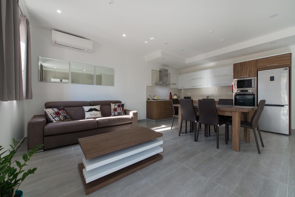 Hacienda Apartments Слима Екстериор снимка