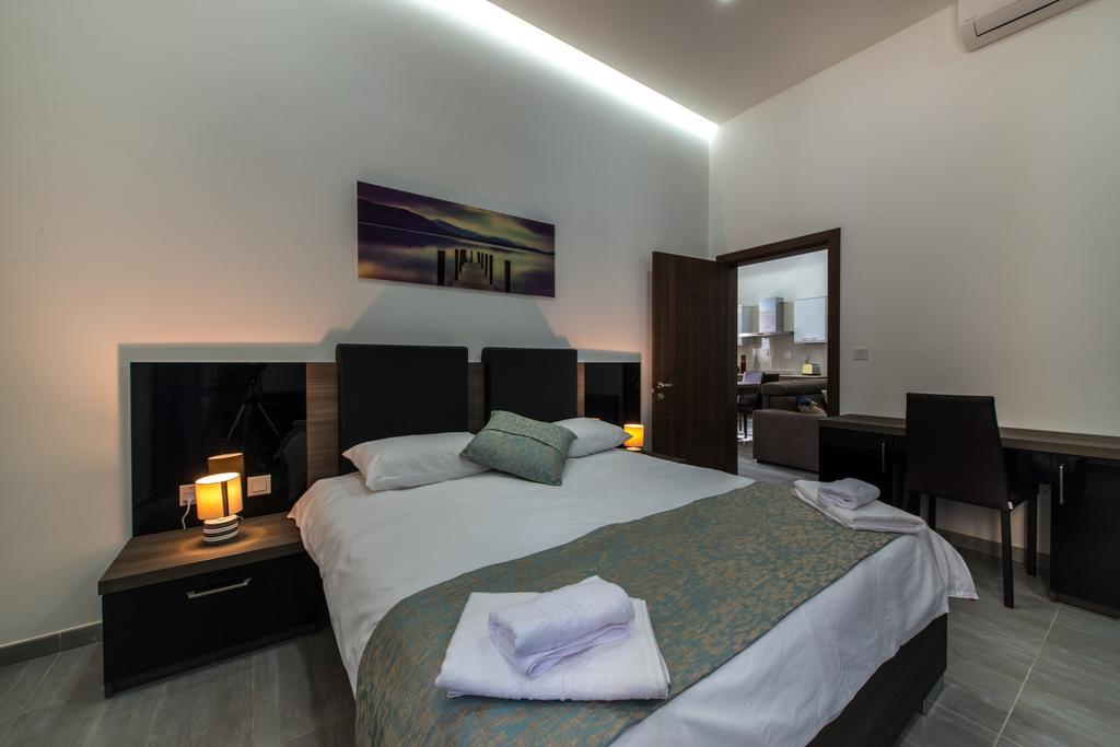 Hacienda Apartments Слима Екстериор снимка