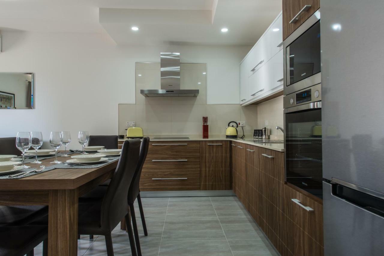 Hacienda Apartments Слима Екстериор снимка