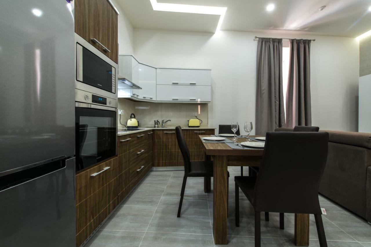 Hacienda Apartments Слима Екстериор снимка