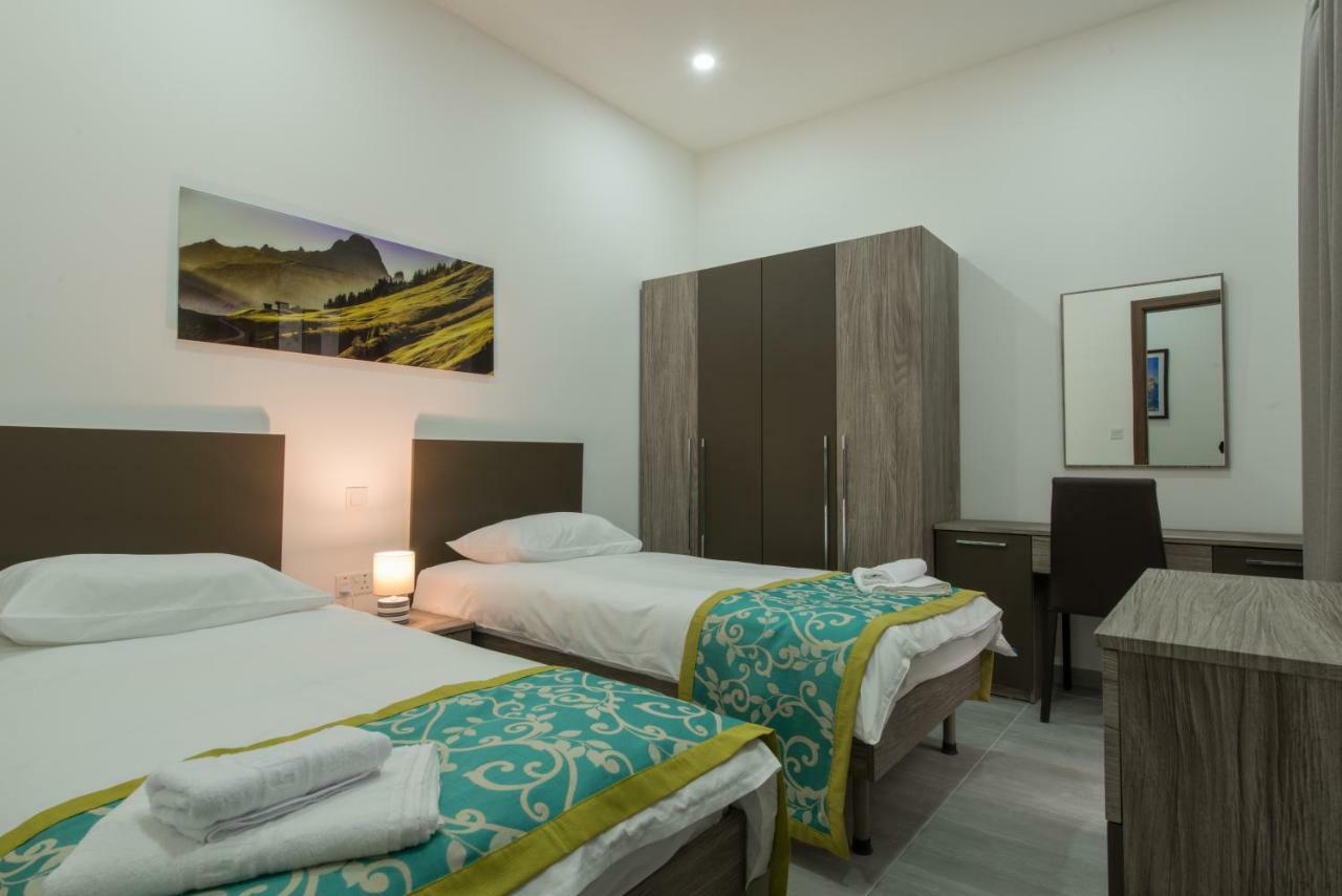 Hacienda Apartments Слима Екстериор снимка