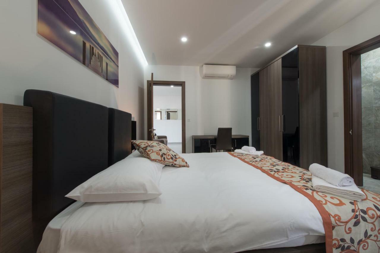 Hacienda Apartments Слима Екстериор снимка