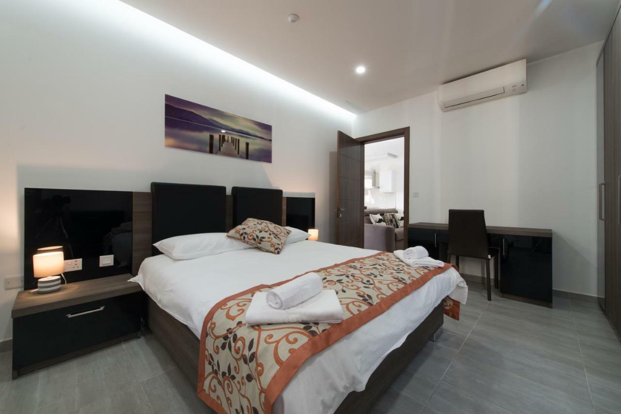 Hacienda Apartments Слима Екстериор снимка