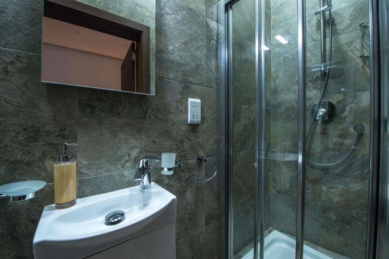 Hacienda Apartments Слима Екстериор снимка
